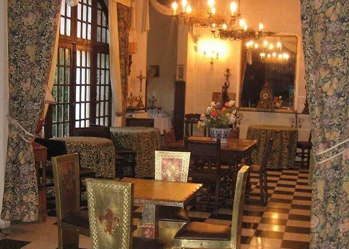 Hotel Chateau De Montbrun 2*