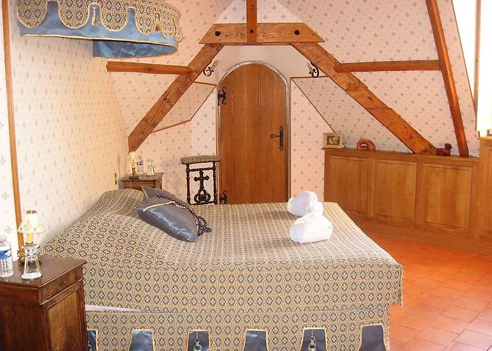 Chateau De Montbrun 2*